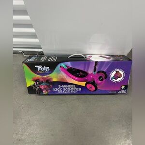 Trolls 3-Wheel Kick Scooter - Pink & Teal